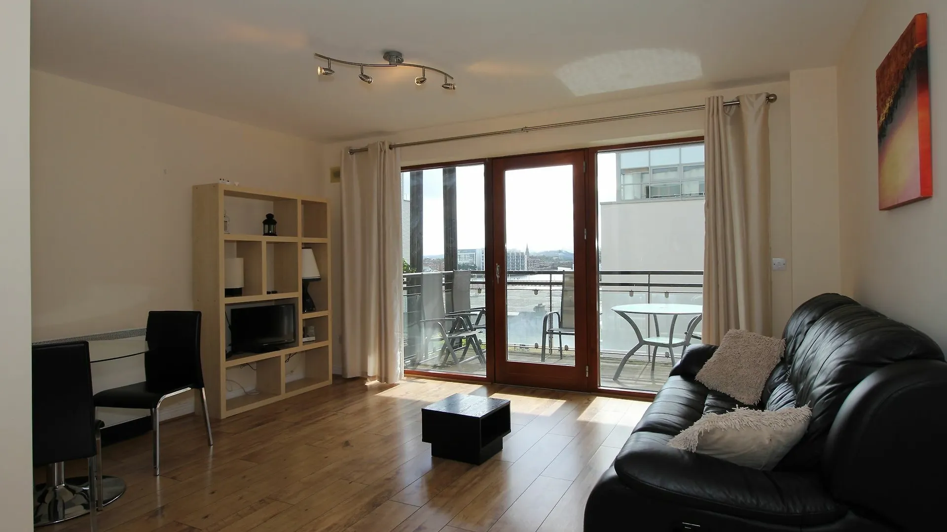Point Village Modern Apartment Dublin 0*,